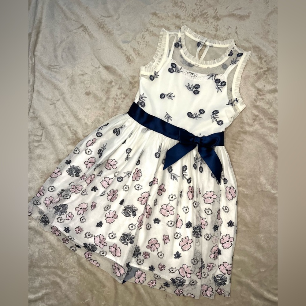 Girls formal party dress size 8 in ivory, navy, and pink.